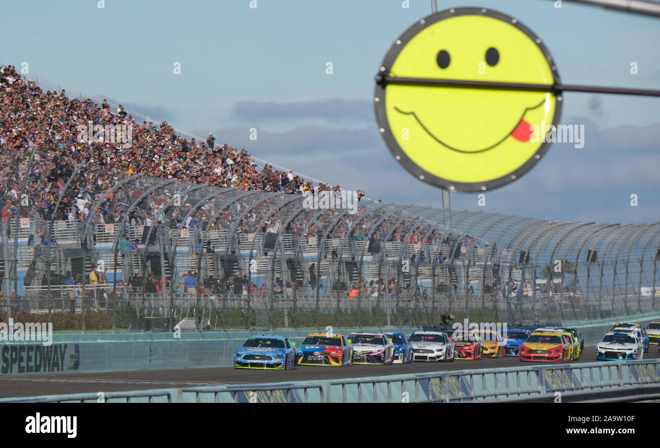 Homestead, United States. 17. Nov, 2019. Treiber Ausfahrt biegen Sie vier während der NASCAR Ford EcoBoost 400 Serie Cup Meisterschaft an Homestead-Miami Speedway in Homestead, Florida am Sonntag, 17. November 2019. Dies ist die letzte Meisterschaft Rennen auf dem Homestead-Miami Speedway gehalten zu werden. In der nächsten Saison die Meisterschaft nach Phoenix, Arizona bewegen wird. Foto von Gary ich Rothstein/UPI Quelle: UPI/Alamy leben Nachrichten Stockfoto