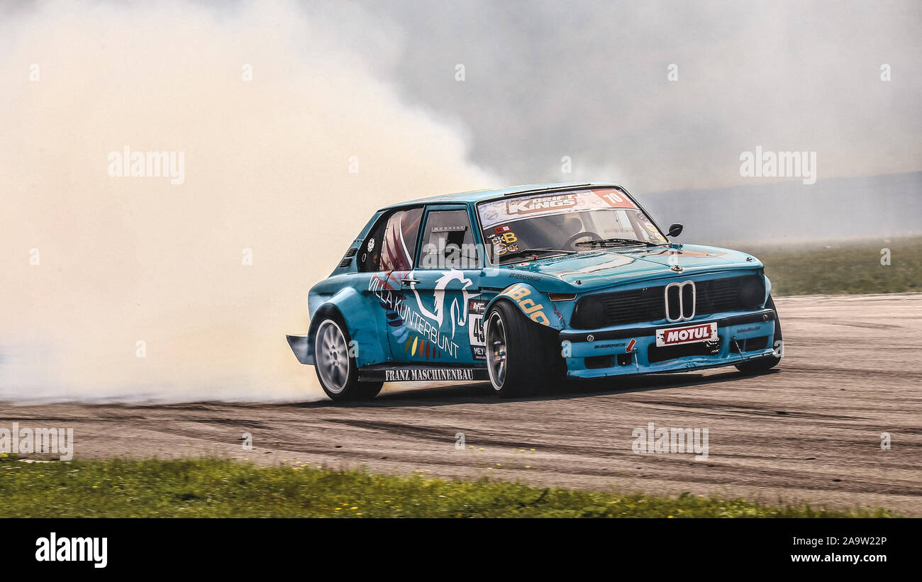 Oschersleben, Deutschland, 30. August 2019: Deutsche Rennfahrer Philip Jage auf BMW E 2002 Touring während der Drift Kings Europa Stockfoto