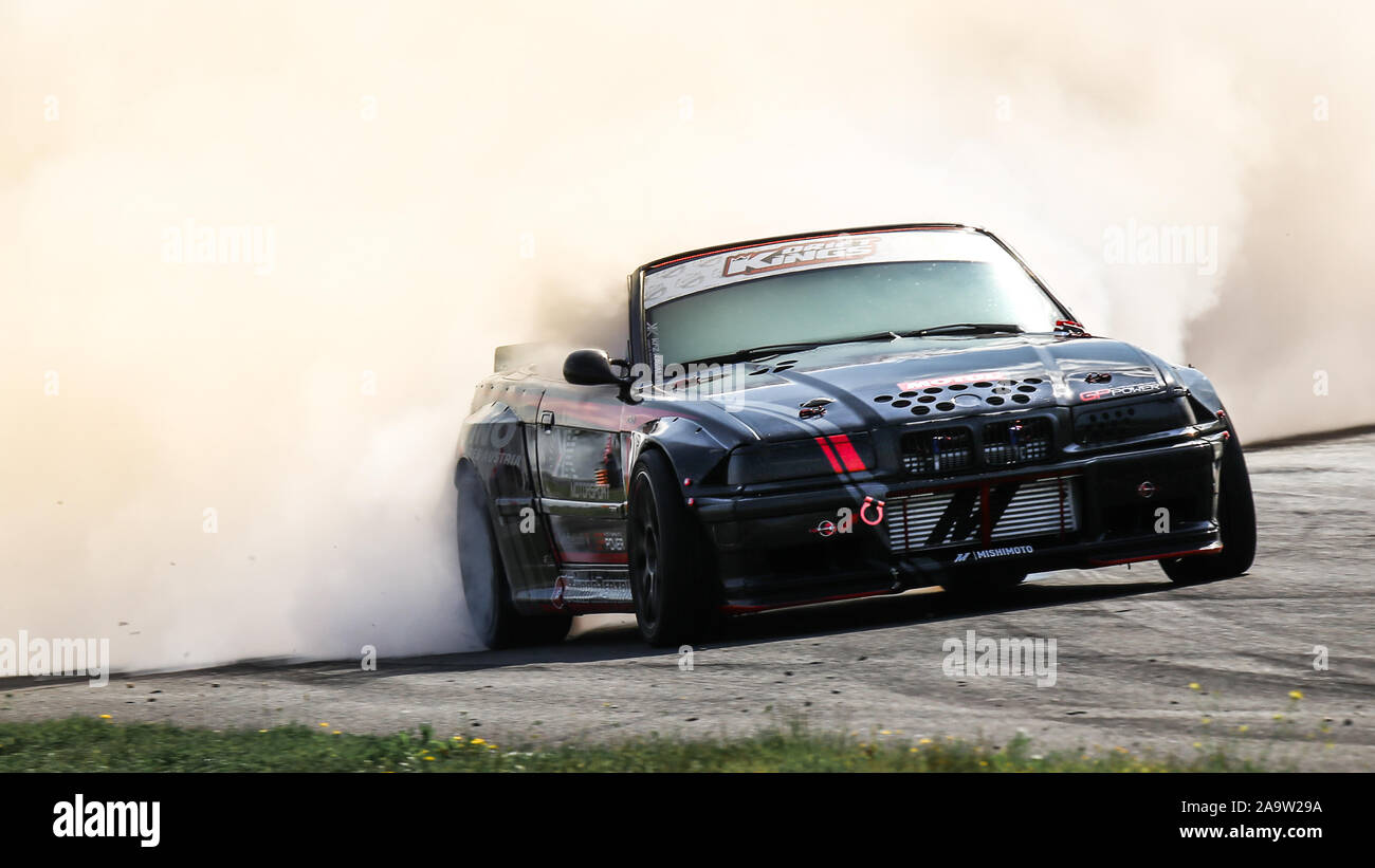Oschersleben, Deutschland, 31. August 2019: Rennfahrer Gregor Kavalir auf BMW M3 E36 Cabrio während der Drift Kings International Serie Stockfoto