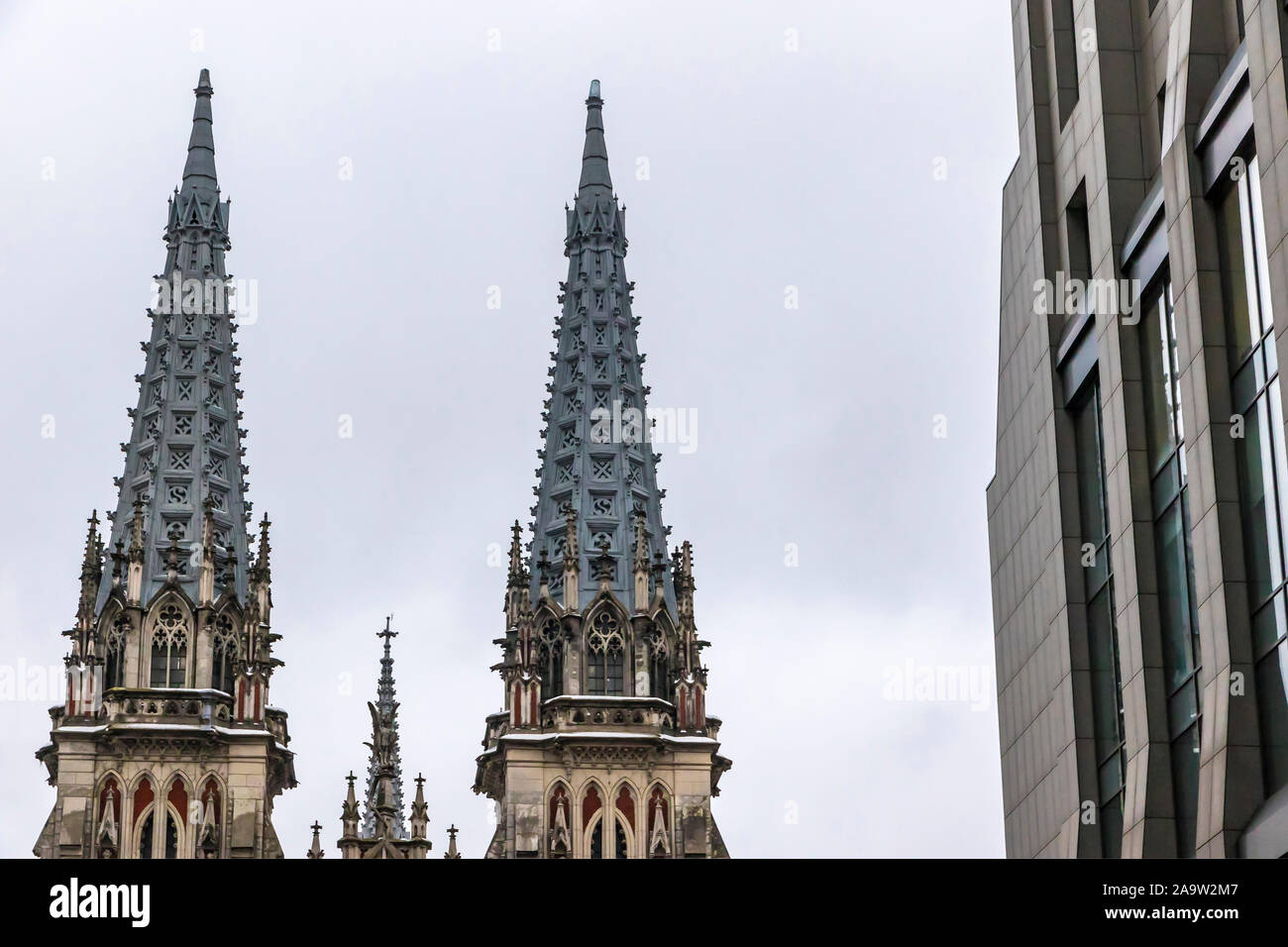 Türme von St. Nikolaus Römisch-katholische Kathedrale in Kiew, Ukraine Stockfoto