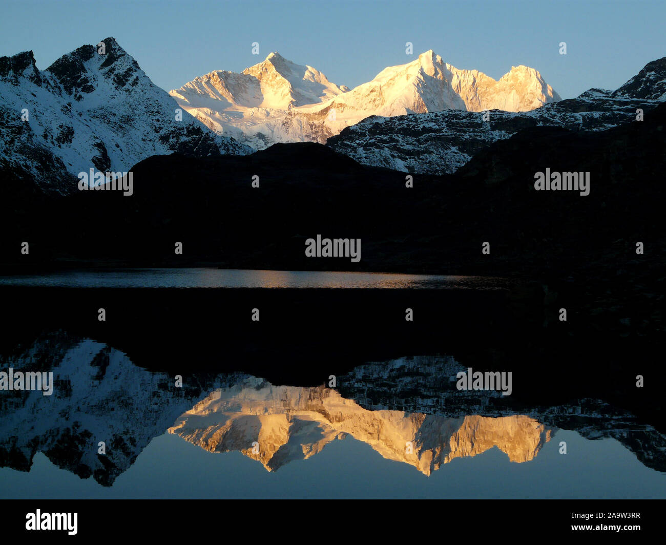 Chomo Lonzo, Himalaya, Tibet, China, Sunrise, Mahalangur Himal Bergen, drei verschiedene Gipfel, Chomo Lonzo bedeutet "Vogel der Göttin", Berglandschaft Stockfoto