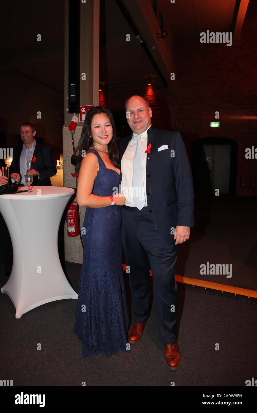 OB Dirk Hilbert mit Ehefrau Su Yeon Hilbert bei der 14. Hoffe Gala 2019 im Schauspielhaus. Dresden, 16.11.2019 Stockfoto