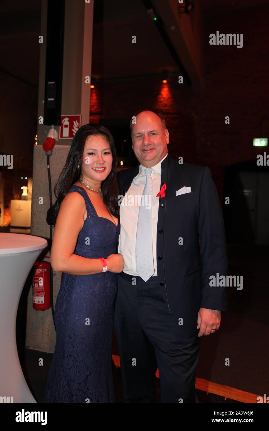 OB Dirk Hilbert mit Ehefrau Su Yeon Hilbert bei der 14. Hoffe Gala 2019 im Schauspielhaus. Dresden, 16.11.2019 Stockfoto