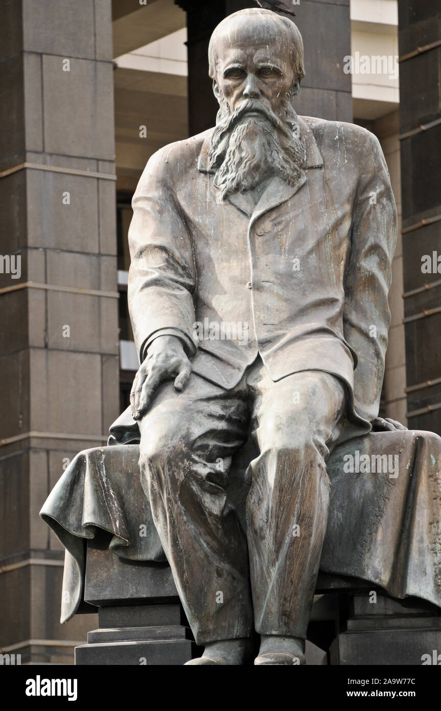 Fjodor Dostojewski Statue vor der Russischen Staatsbibliothek Moskau Stockfoto