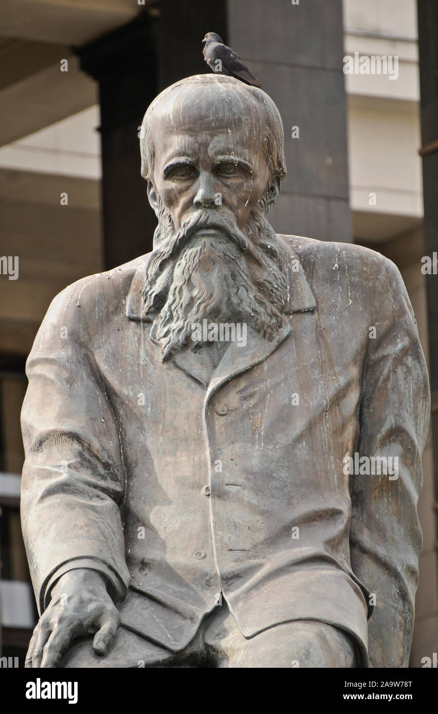 Fjodor Dostojewski Statue vor der Russischen Staatsbibliothek Moskau Stockfoto