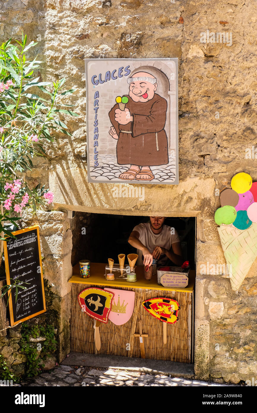 Eine Eisdiele in Carennac, eines der schönsten Dörfer von Frankreich Stockfoto