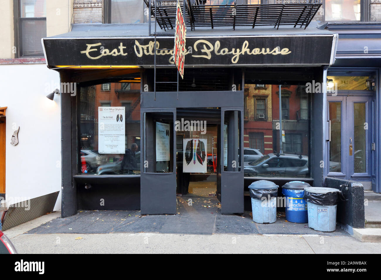East Village Playhouse, 340 East 6th Street, New York, NY. aussen Storefront von Theater und Performance Space im East Village von Manhattan Stockfoto