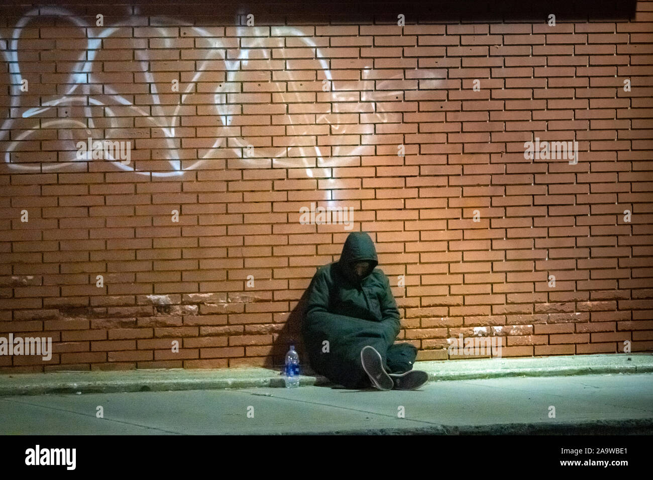 Obdachlosen auf einer Straße in Detroit in der Nacht Stockfoto