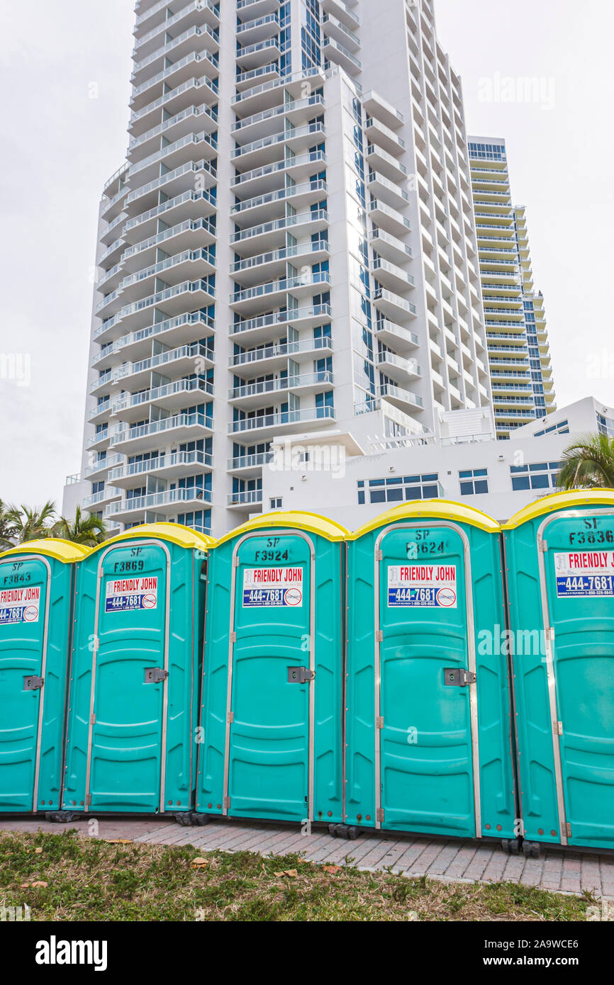 Miami Beach, Florida, tragbare Toiletten, Hochhaus, Eigentumswohnung Wohnapartments Gebäude Gebäude Gehäuse, FL100207030 Stockfoto