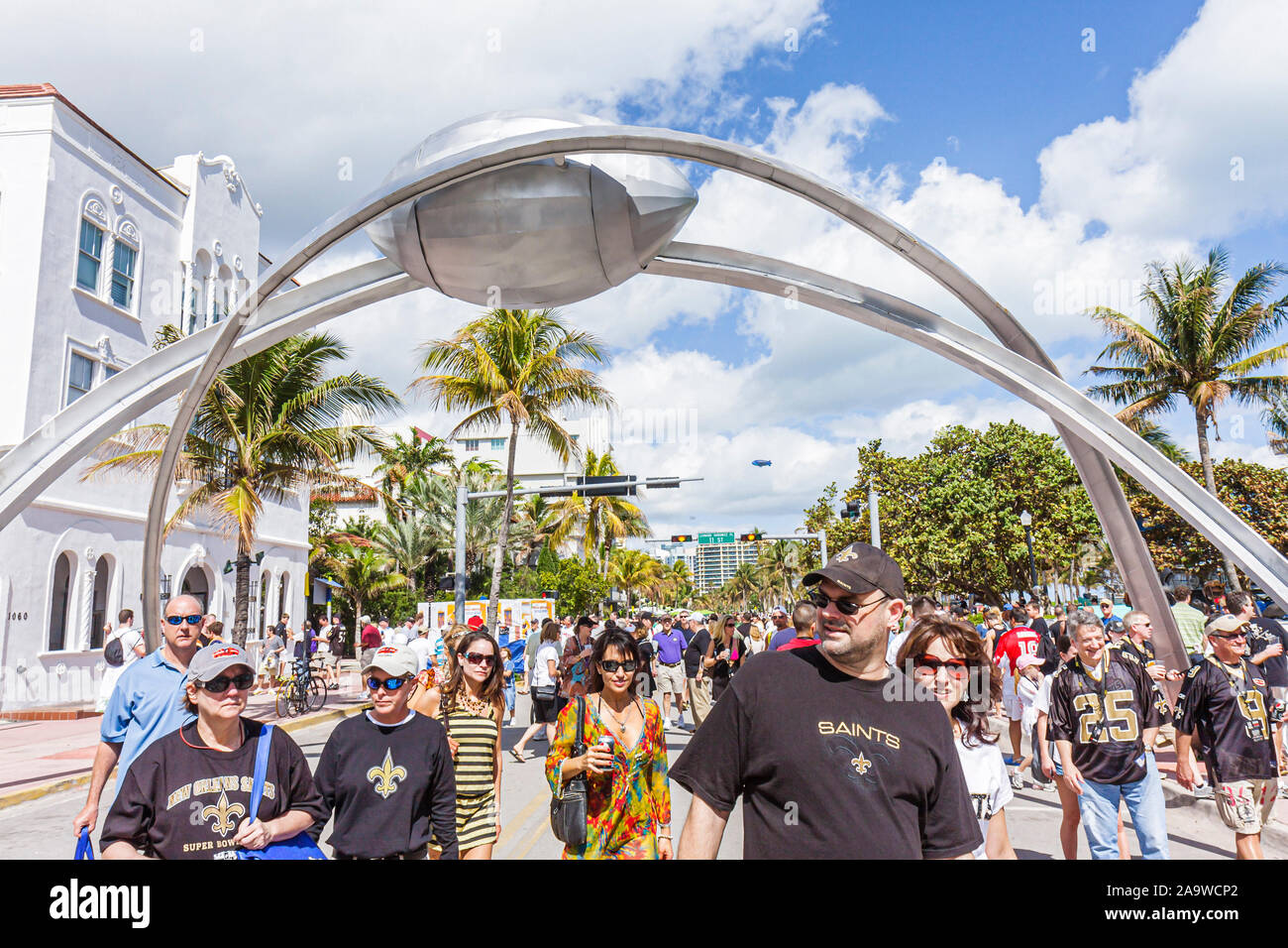 Miami Beach, Florida, Ocean Drive, Super Bowl XLIV Week, NFL, Fußball, Bogen, Skulptur, Kunst, FL100207139 Stockfoto