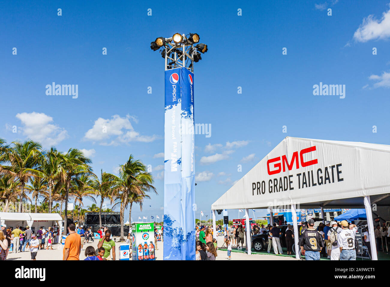 Miami Beach Florida, Super Bowl XLIV Week, NFL, Fußball, Produktmarketing, Pepsi, GMC, Corporate Sponsor, FL100207162 Stockfoto