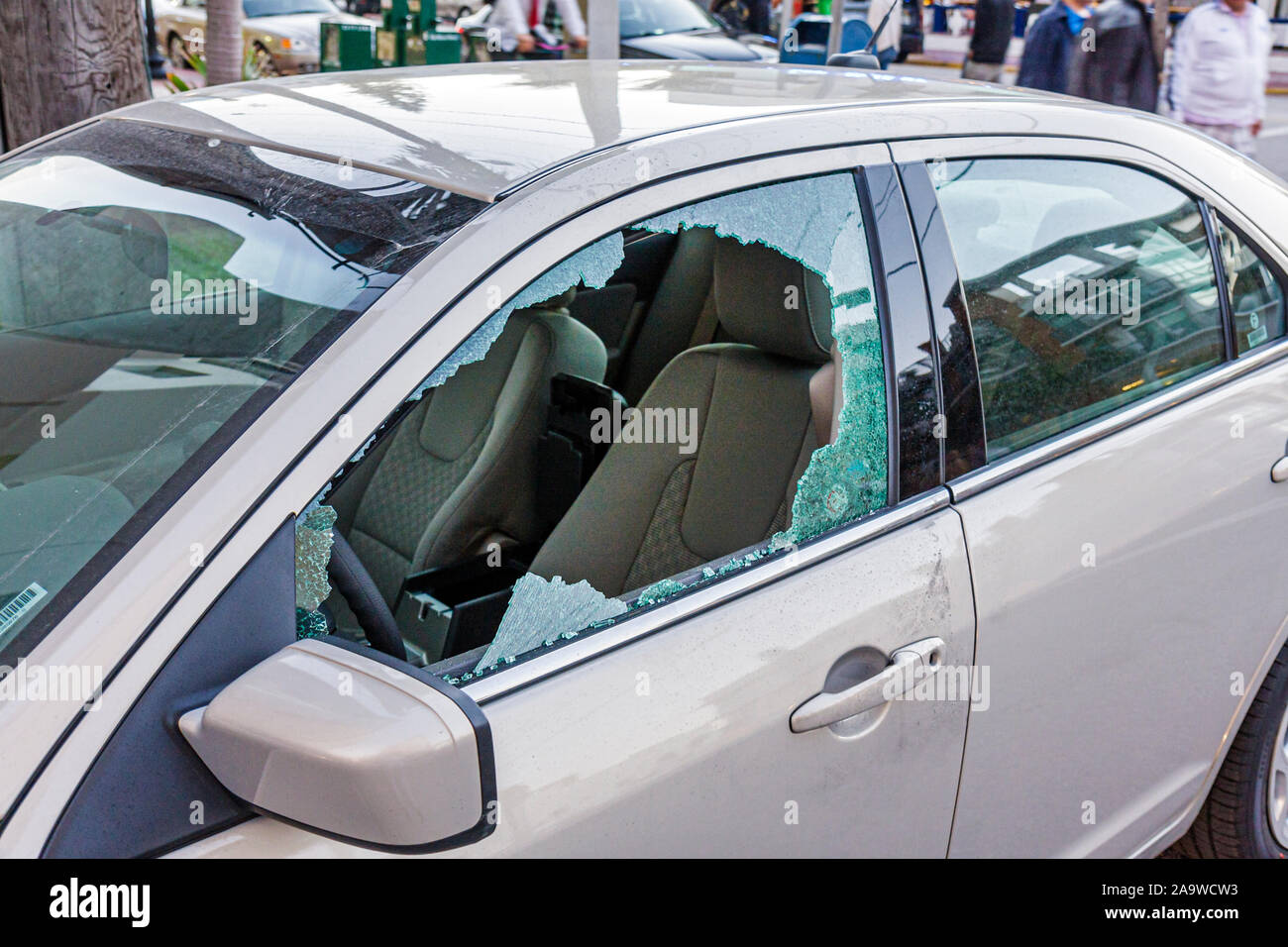 Miami Beach Florida, Auto, Auto, Auto, kaputtes Fenster, Verbrechen, Sachschaden, Diebstahl, geparkt, FL100207170 Stockfoto