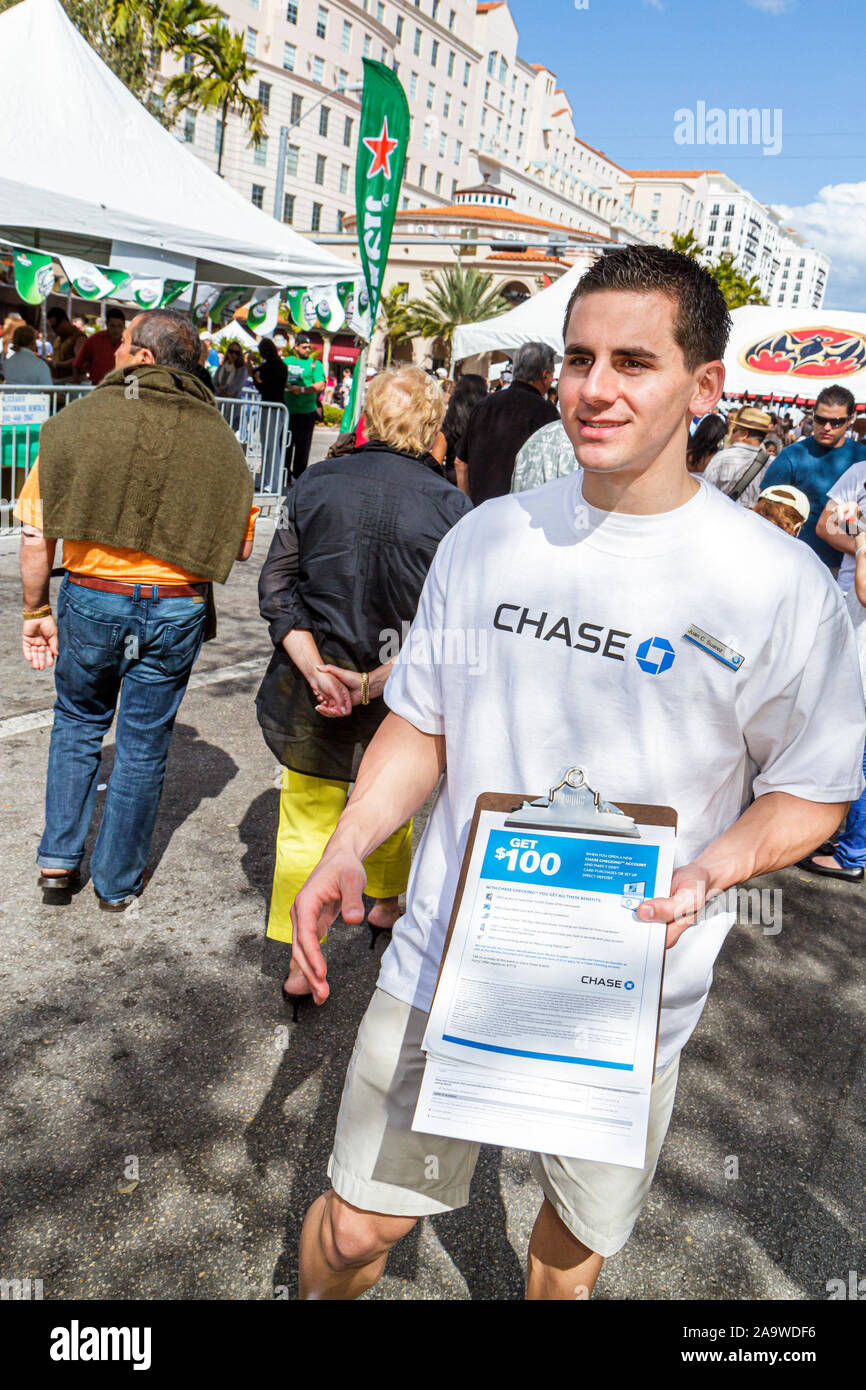Miami Florida, Coral Gables, Carnaval on the Mile, Hispanic Festival, Umfrage, Männer männlich, Umfrage, Meinung, Fragebogen, FL100307020 Stockfoto