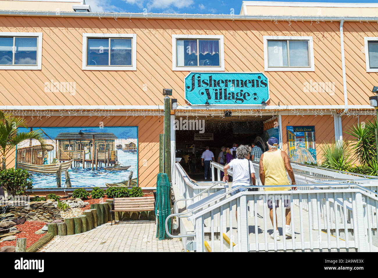 Florida Charlotte County, Punta Gorda, Fisherman's, Men's Village Waterfront Mall, Resort & Marina, FL100322049 Stockfoto