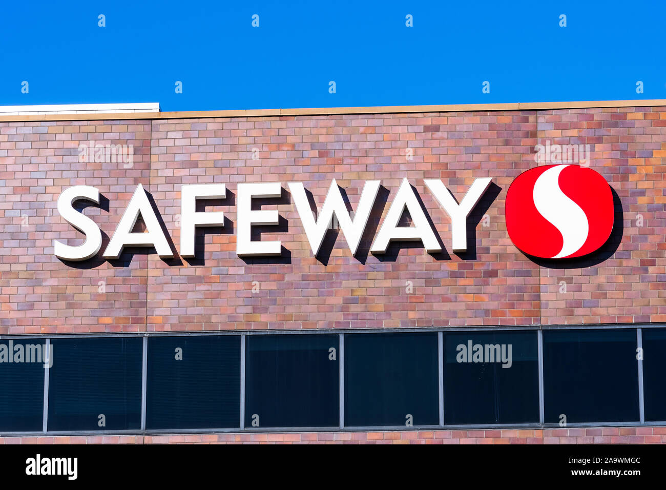 15.November 2019 Pleasanton/CA/USA - Nahaufnahme von Safeway Zeichen an ihrem nördlichen Kalifornien Abteilung Corporate Headquarter im Osten der Bucht von San Francisco ein Stockfoto