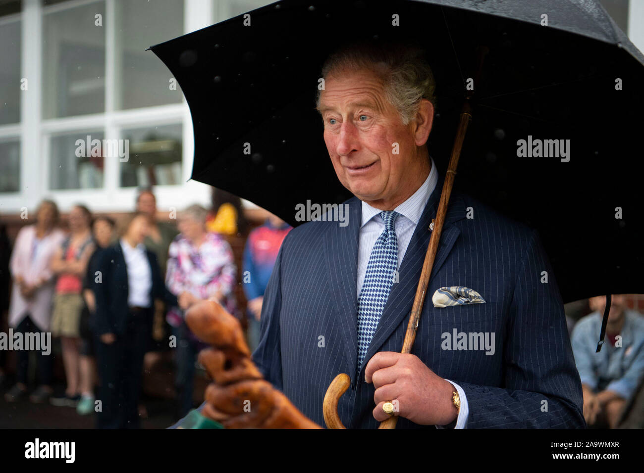 Der Prinz von Wales, die während eines Besuchs auf kritische Design, einem in Auckland gegründete Firma, stellt eine Reihe von Büro- und Haushaltswaren Produkte aus recycelten Materialien, bei Wesley Intermediate School in Auckland am zweiten Tag der königlichen Besuch in Neuseeland. PA-Foto. Bild Datum: Montag, November 18, 2019. Siehe PA Geschichte ROYAL Tour. Photo Credit: Victoria Jones/PA-Kabel Stockfoto