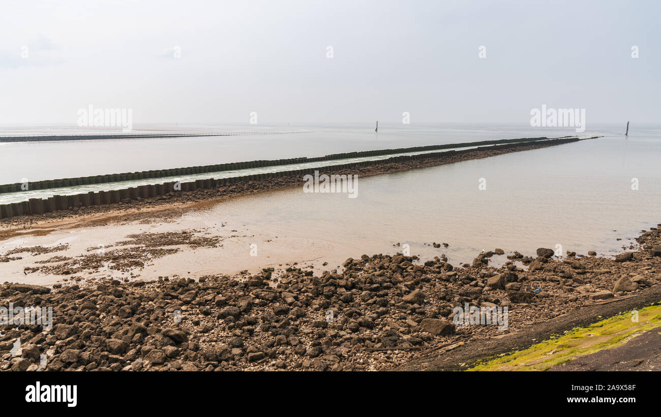 Der Rücklauf von Heysham Power Station, an der Küste der Irischen See in Heysham, Lancashire, England, Großbritannien Stockfoto