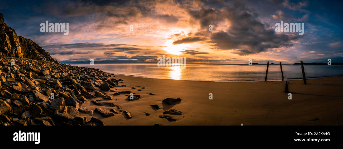 Sunrise, Abersoch Beach, Llanengan in Gwynedd, Wales. Stockfoto