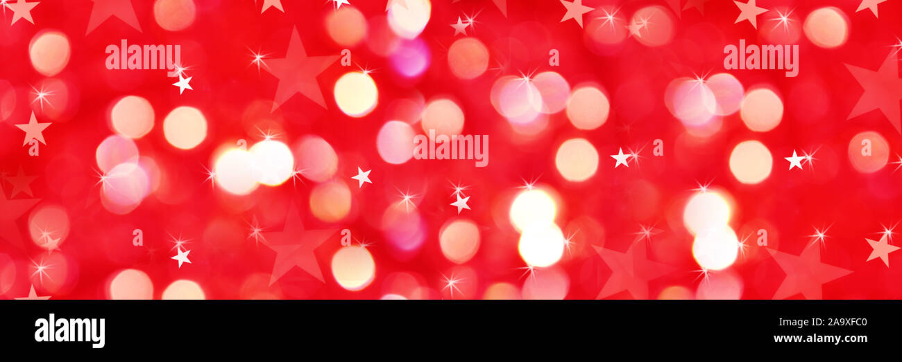 Glänzend Weihnachten Panoramablick Hintergrund der roten Holiday Lights mit Bokeh und Sterne Stockfoto