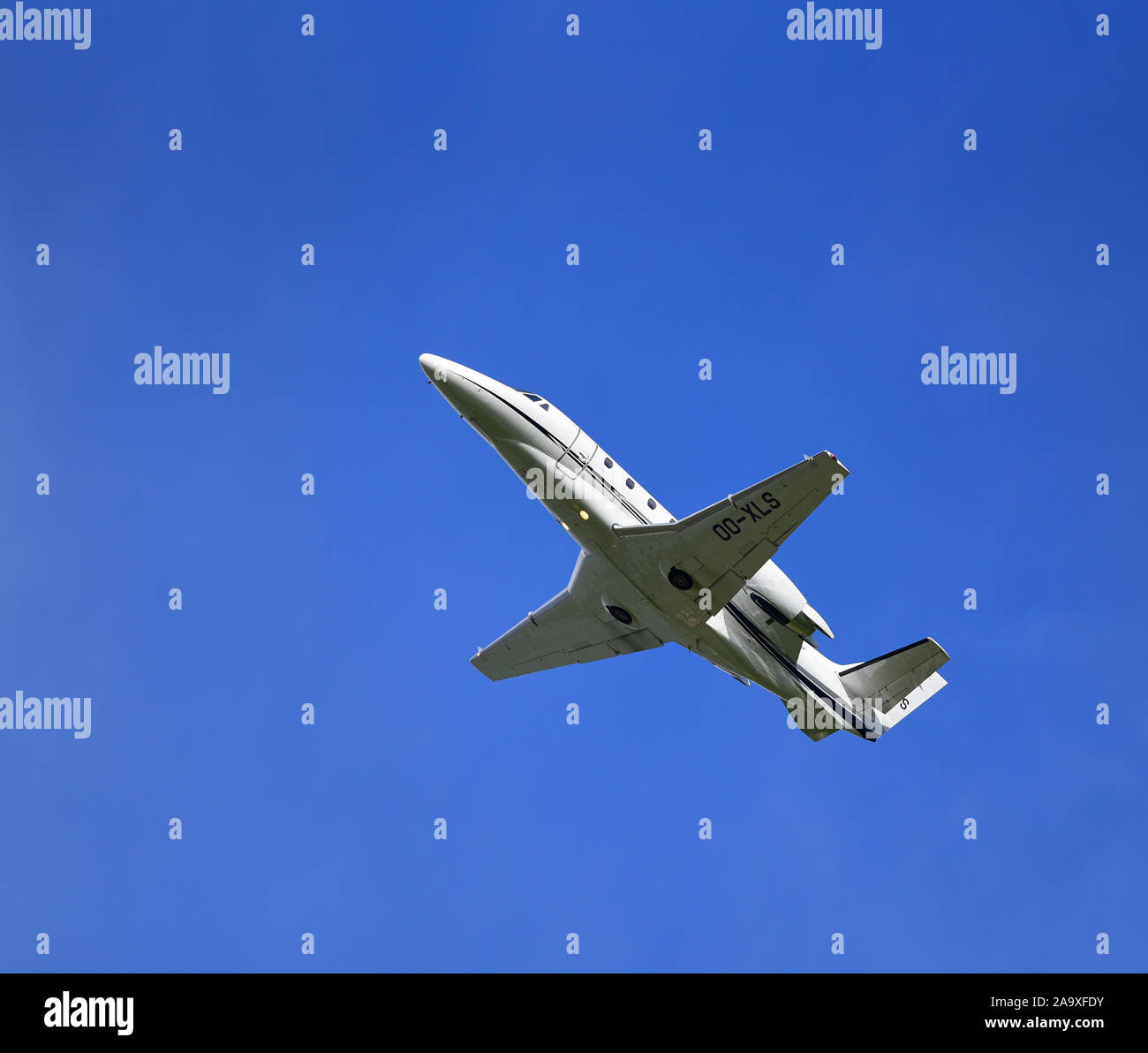 Eine Cessna 560 XLS Registrierung OO-XLS Muscheln aus Inverness Dalcross Flughafen im Scossitsh Highlands, Großbritannien. Stockfoto