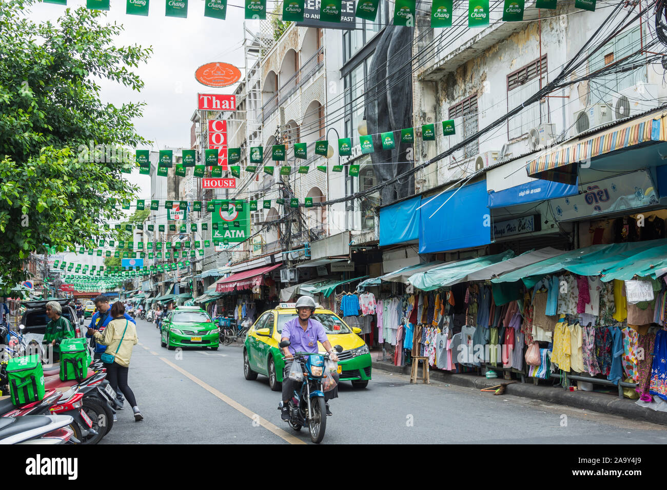 Bangkok, Thailand - 1. November ,2019: Backpacking Bezirk Khao San Road ist der Reisende Hub von Südostasien mit Bars und Restaurants. Stockfoto