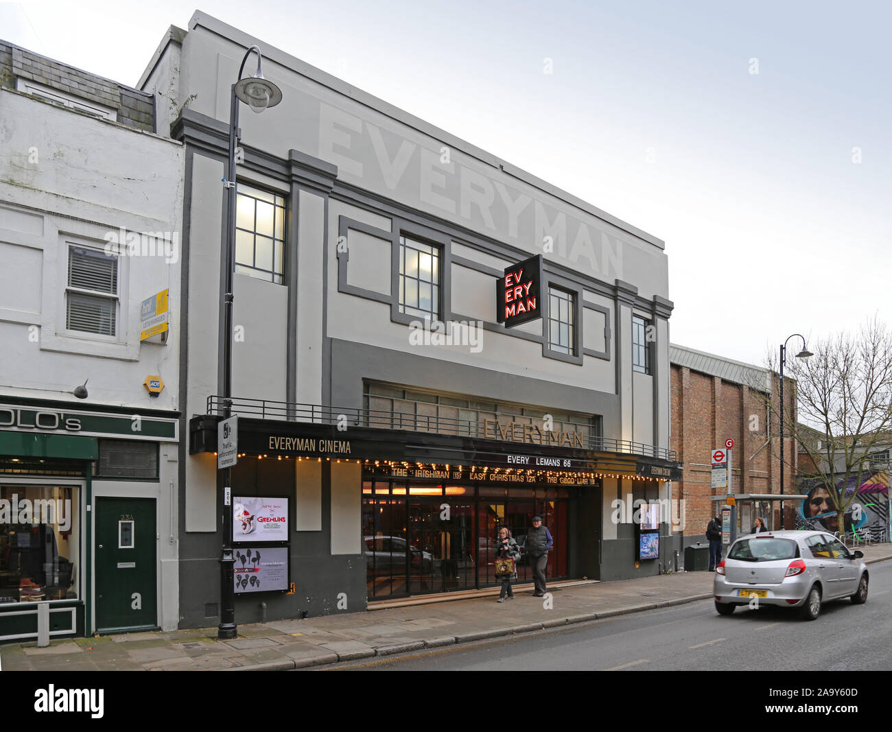 Eingang zur neuen Everyman Cinema an der Church Road, Crystal Palace, London. Im Jahr 2018, nachdem sie von einer verfallenen Bingo Halle umgebaut wurde geöffnet. Stockfoto