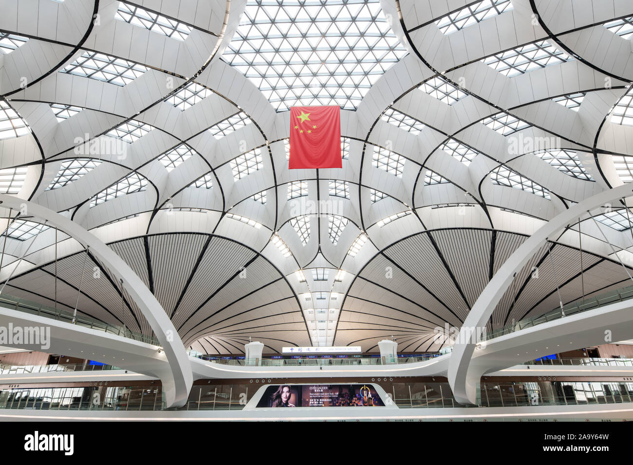 Peking, China - November 4, 2019. Innenraum der größte Flughafen der Welt, der daxing International Airport. Stockfoto