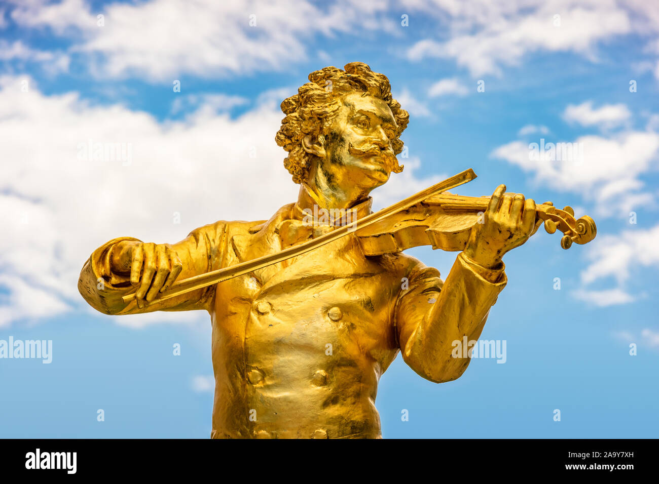 Johann Strauss II Monument von Edmund Hellmer im Stadtpark, die Innenstadt von Wien in Österreich. Es wurde am 26. Juni 1921 vorgestellt. Stockfoto