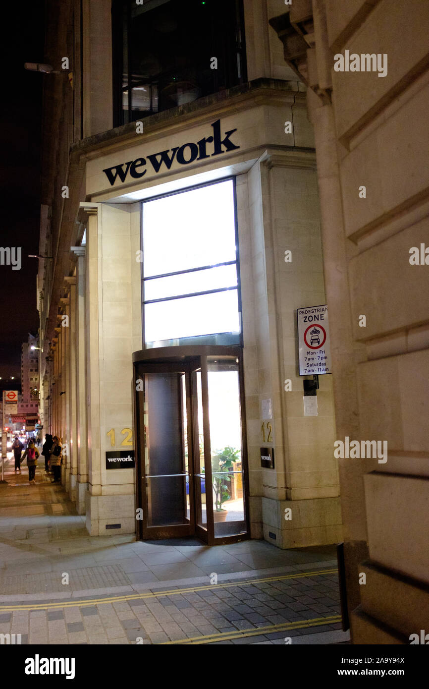 WeWork co-working Office in der Nacht Zeit um 12 Moorgate, London 2019 Stockfoto