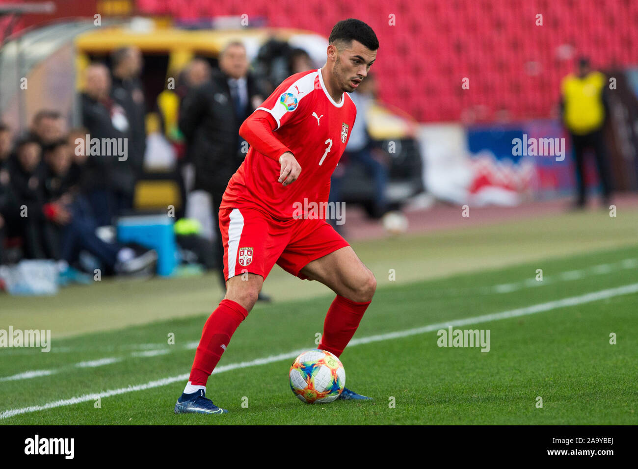 Belgrad, Serbien. 17. Nov, 2019. Nemanja radonijc von Serbien bricht auf dem Ball. Credit: Nikola Krstic/Alamy leben Nachrichten Stockfoto