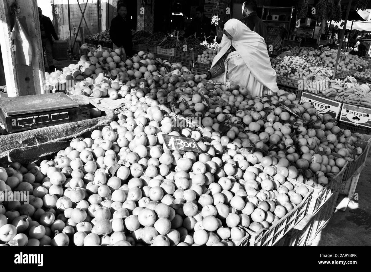 Markt im Norden von Tunesien, wo die Bauern produzieren viele Obst und Gemüse und die Welt berühmten Oliven. Stockfoto