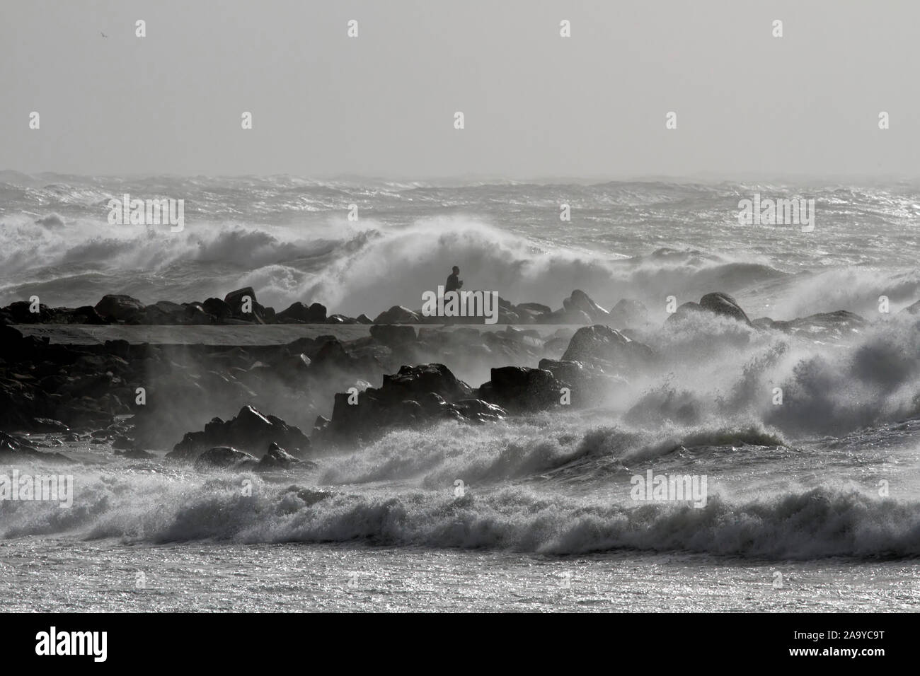 Rauhe See. Nördlichen portugiesischen felsigen Küste. Stockfoto