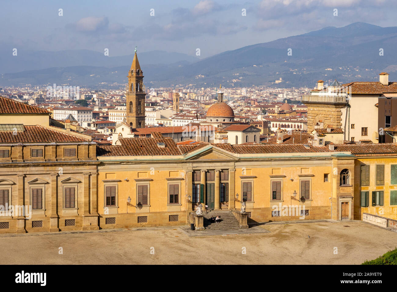 Blick auf Oltrarno mit Pallazzo Porto und Basilika Santa Spirito Stockfoto