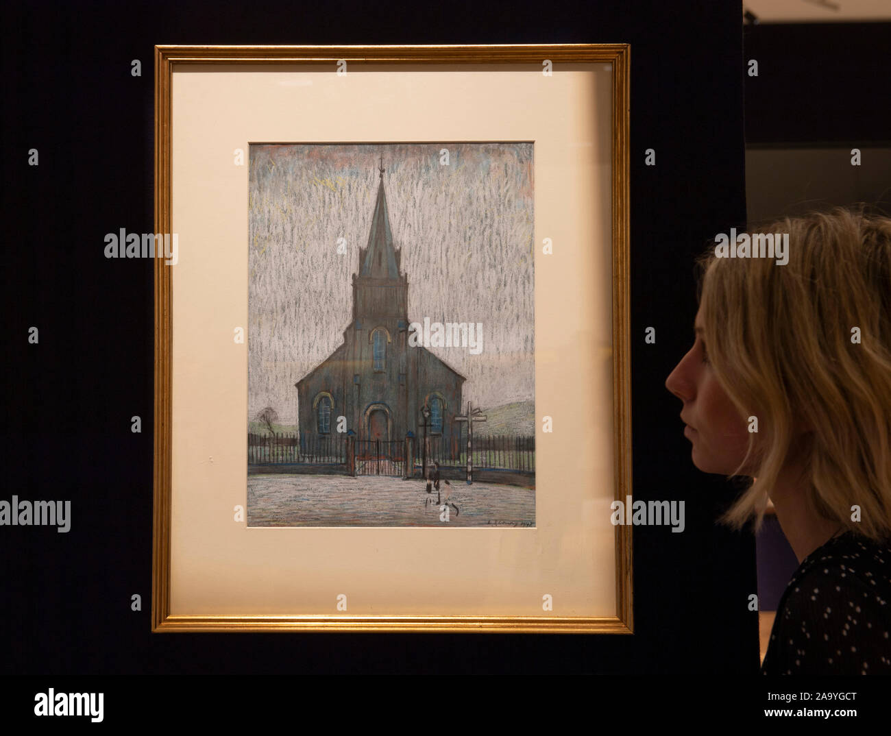 Bonhams, London, UK. 18. November 2019. Paul Nash, L.S Lowry, Paul Henry, Sickert und John Piper unter den Künstlern im Verkauf stattfindet 20. November vorgestellt. Bild: Laurence Stephen Lowry R.A. (British, 1887-1976). Kirche, Wath Brow, Cleator Moor. £ 40,000-60,000. Credit: Malcolm Park/Alamy Leben Nachrichten. Stockfoto