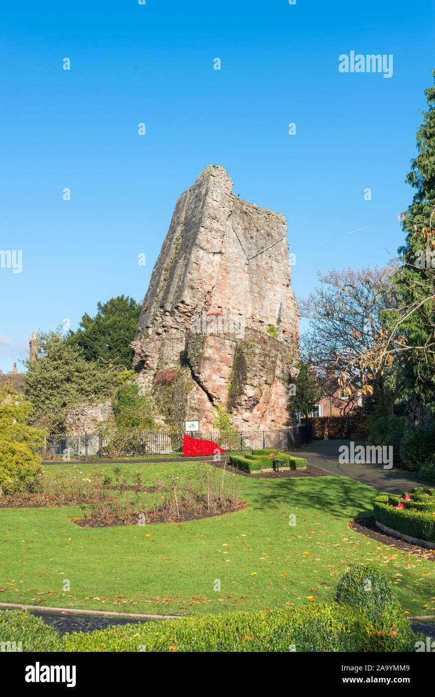 Den schiefen bleibt von Bridgnorth Burg, die von Roger de Belleme in 1101 auf einem Felsvorsprung in Bridgnorth, Shropshire, Großbritannien gebaut wurde Stockfoto