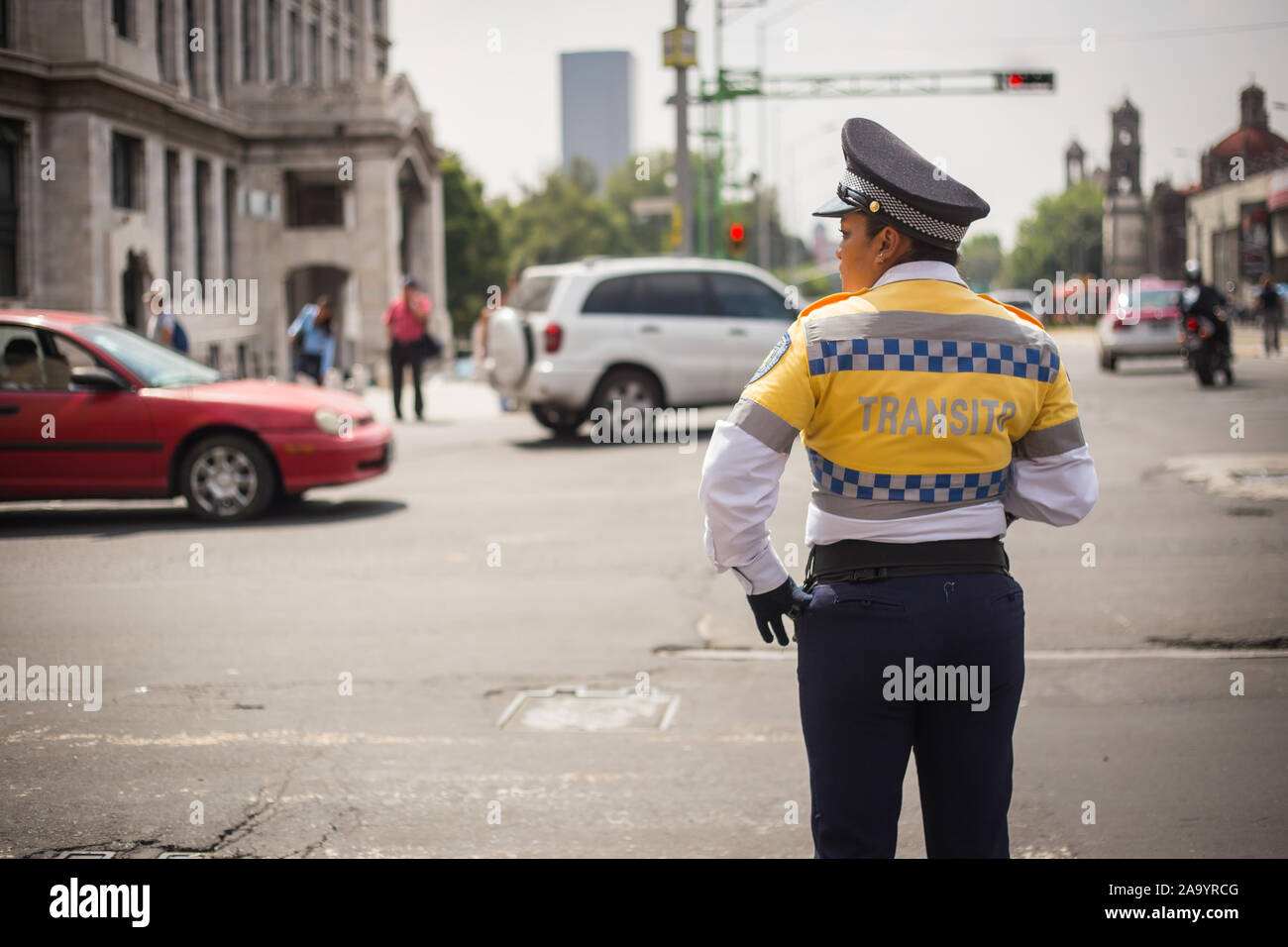 Mexiko City - 07.September 2015: Traffic cop Kontrolle der Verkehr in Mexiko Stadt. Stockfoto