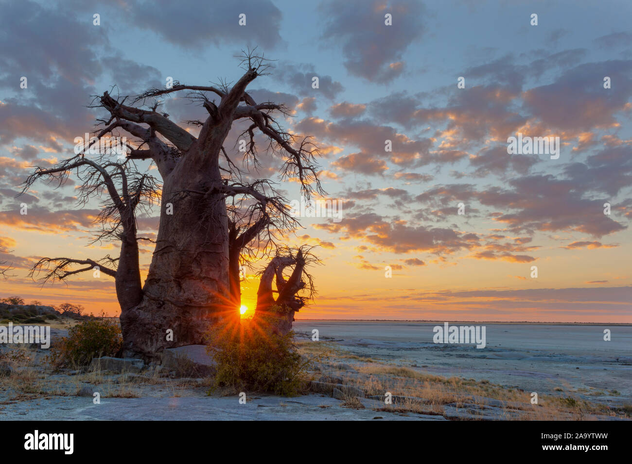 Sonnenuntergang bei Kubu Insel Stockfoto