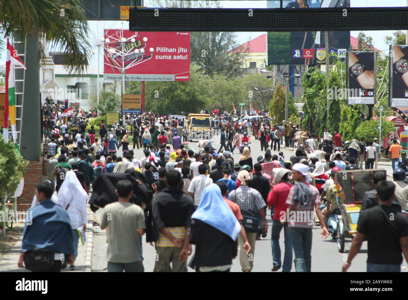 Banda Aceh, Aceh, Indonesien. 15. August 2006. Aufmärsche und Demonstrationen am 1. Jahrestag der Vereinbarung von Helsinki. Stockfoto