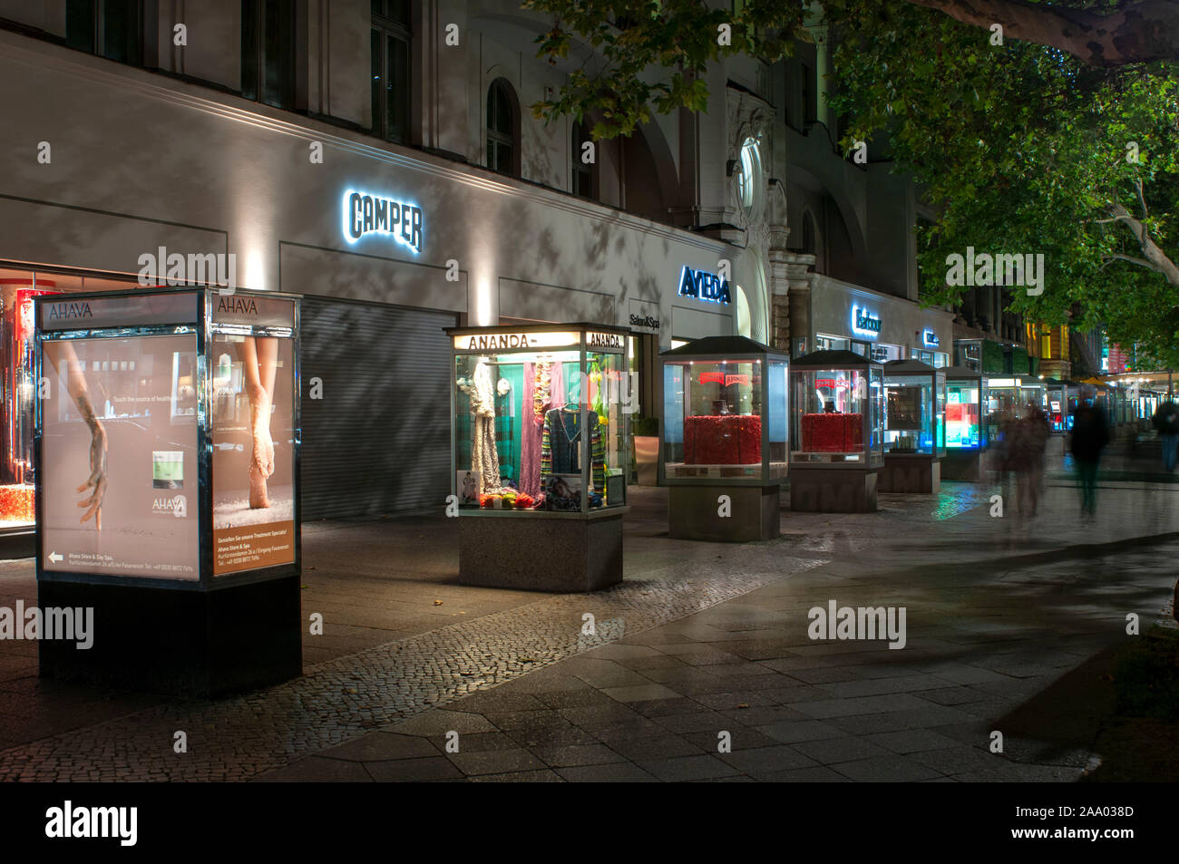 Gehobenen Mode-Boutiquen am Kurfürstendamm im Stadtteil Charlottenburg, Berlin, Deutschland Stockfoto