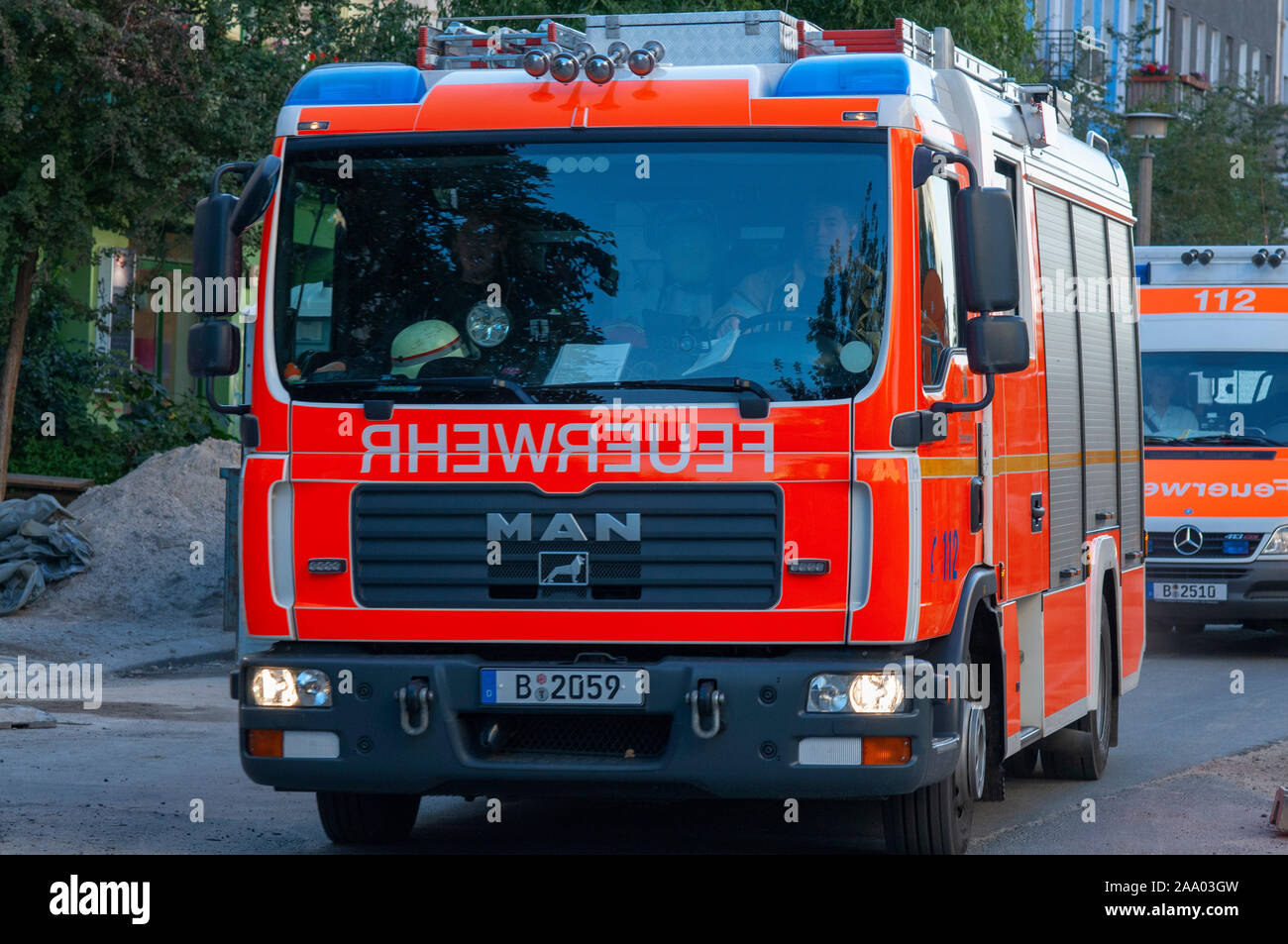 Feuerwehr Fahrzeug in Aktion in Berlin Deutschland Stockfoto