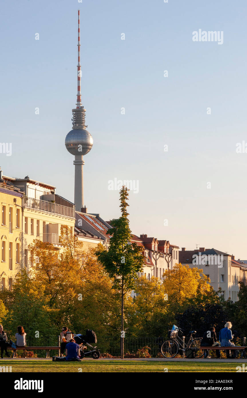 Berliner Fernsehturm, 368 Meter, das höchste Gebäude in Deutschland vom Prenzlauer Berg Berlin, Deutschland, Europa Stockfoto