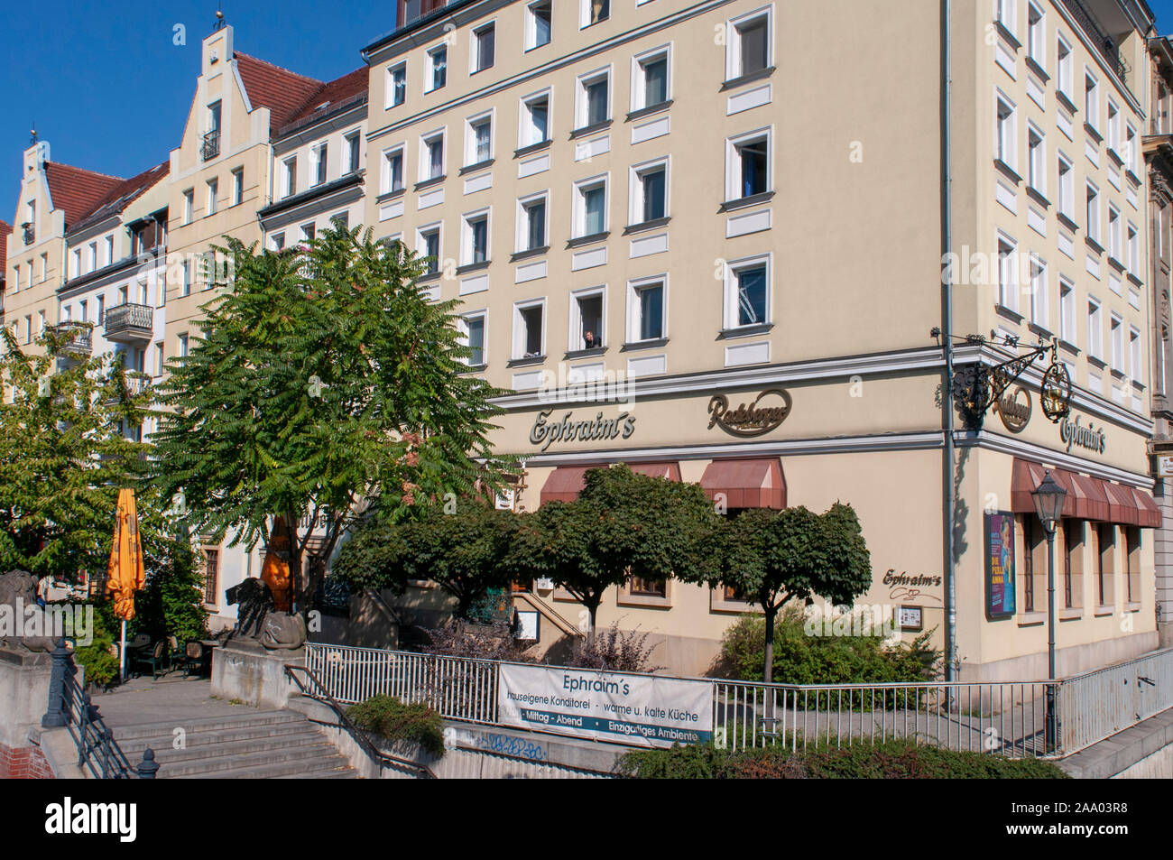 Restaurant Cafe Ephraim im Nikolaiviertel, führt zu den historischen Wahrzeichen der Berliner Dom Deutschland Stockfoto
