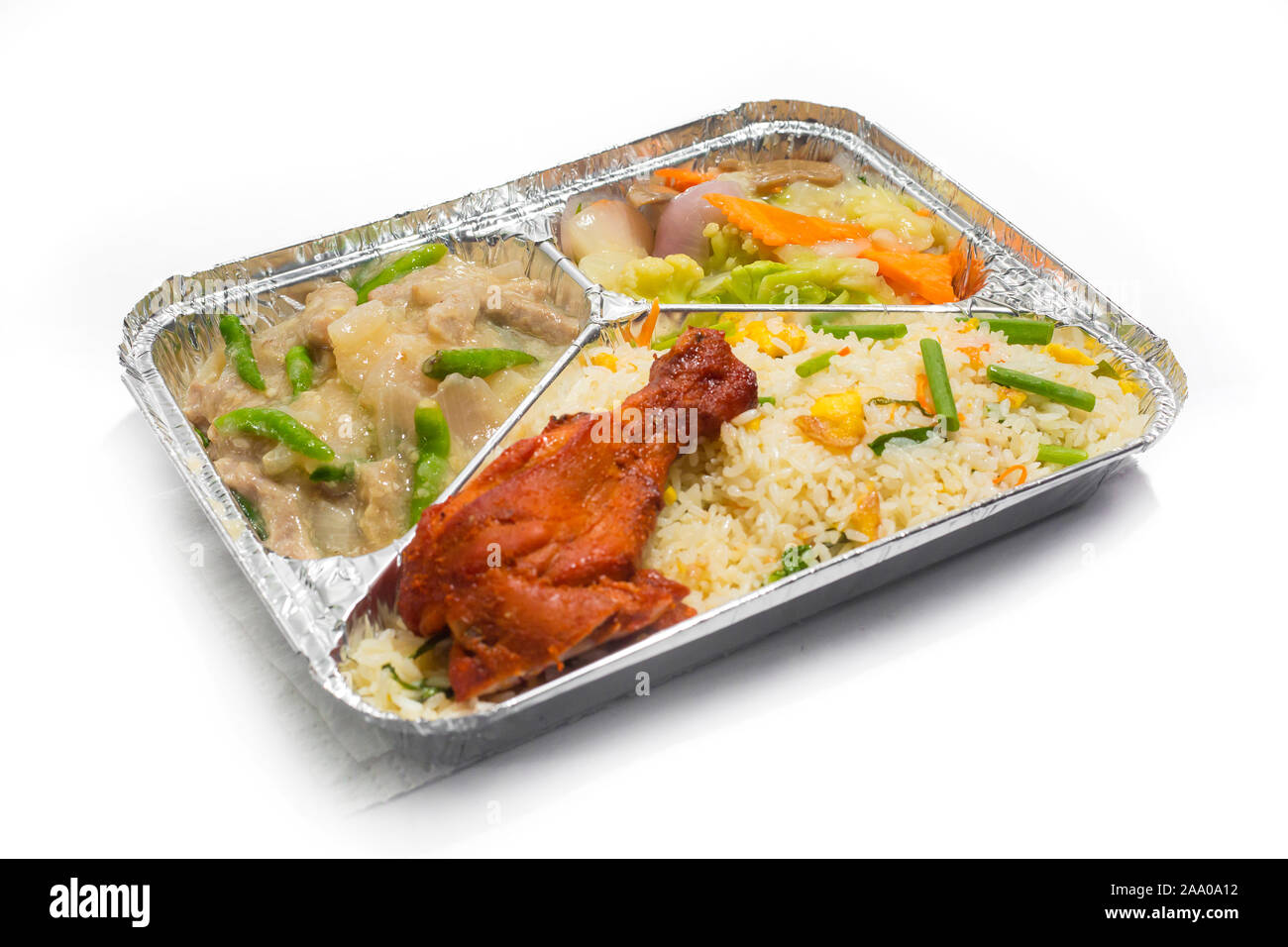Der Babykostwärmer Aluminiumfolie Rechteckige verfügbares Paket Lunch Box. Thailändische und Chinesische Essen nehmen. 450 ML 3 Teile Folie Container lu Stockfoto