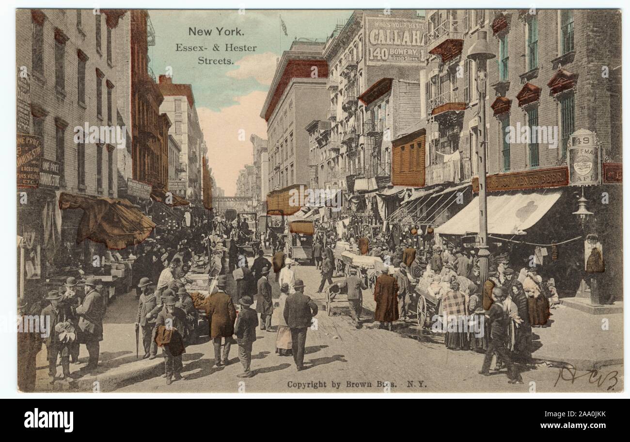 Illustrierte Postkarte von Menschenmassen und Straßenhändler an der Ecke Hester und Essex Street, New York City, von Brown Brothers, von H. Niehoff Co, 1907 veröffentlicht. Von der New York Public Library. () Stockfoto