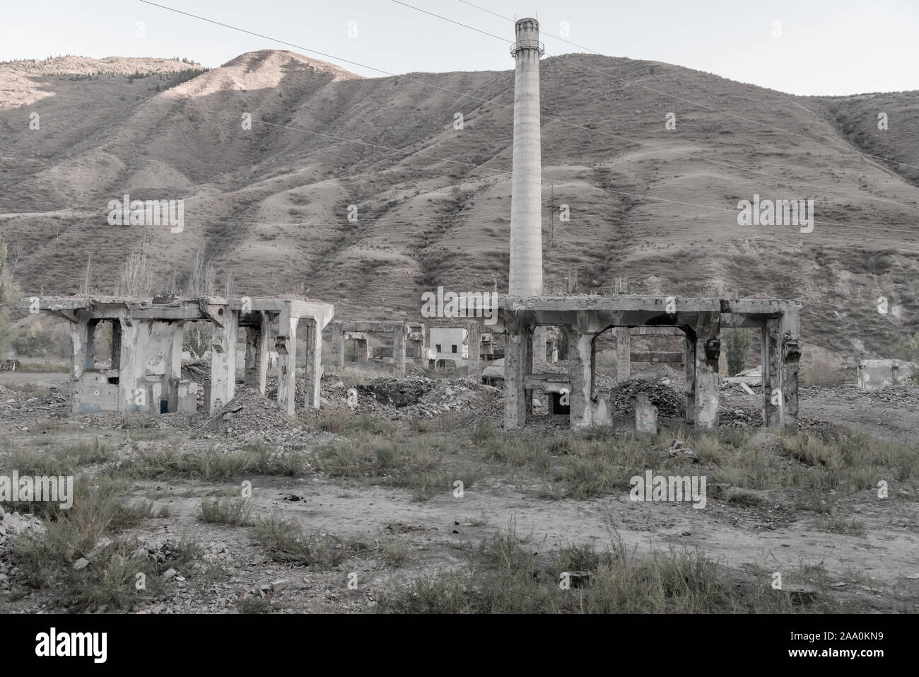 Ruinen der Sowjetischen Fabriken, Min Kush, Kirgisistan Stockfoto