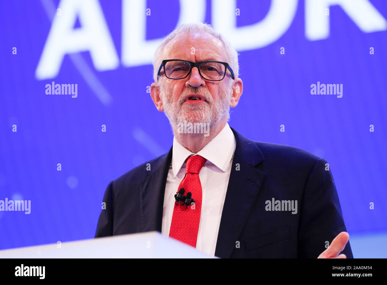 Intercontinental Hotel, Greenwich. London, Großbritannien. Nov, 2019 18. Führer der Labour Party, Jeremy Corbyn macht eine Grundsatzrede zu den Führungskräften bei der jährlichen CBI (Verband der Britischen Industrie) Konferenz im Intercontinental Hotel, Greenwich, London. Alle politischen Parteien werfen ihre Geschäftspolitik zu Großbritanniens Wirtschaft auf der Konferenz als Wähler die Umfragen am 12. Dezember in einer 'Winter' Wahlen gehen. Credit: Dinendra Haria/Alamy leben Nachrichten Stockfoto