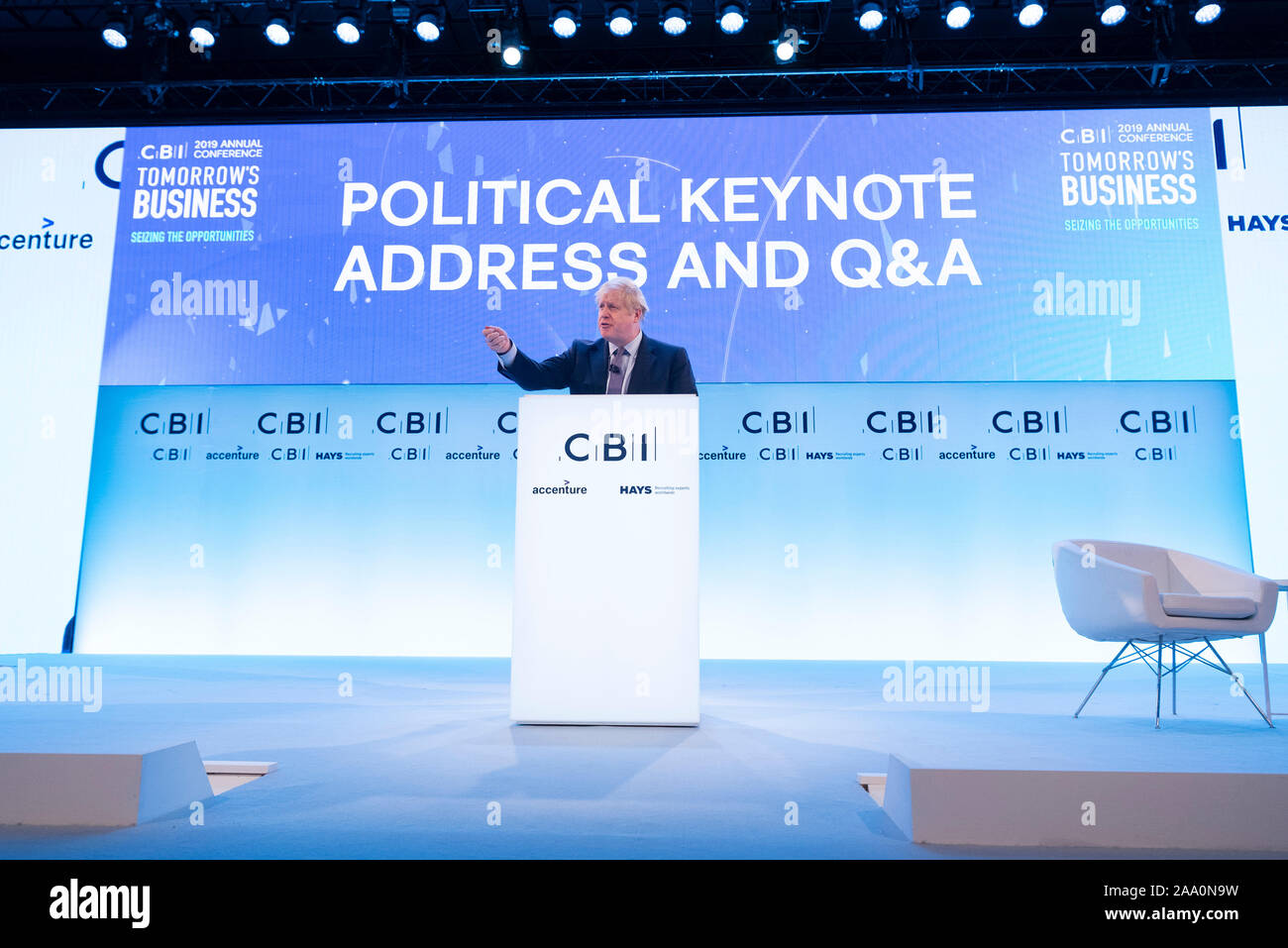 London, Großbritannien. Nov, 2019 18. Der britische Premierminister Boris Johnson spricht an der Verband der britischen Industrie (CBI) jährliche Konferenz in London, Großbritannien, an November 18, 2019. In ihren Ansprachen an der Verband der Britischen Industrie jährliche Konferenz am Montag, die Führer der drei wichtigsten nationalen Parteien des Landes geschickt in beträchtlichem Ausmaß unterschiedliche Brexit Nachrichten an ein Zimmer mit Führungskräften gefüllt. Credit: Ray Tang/Xinhua/Alamy leben Nachrichten Stockfoto