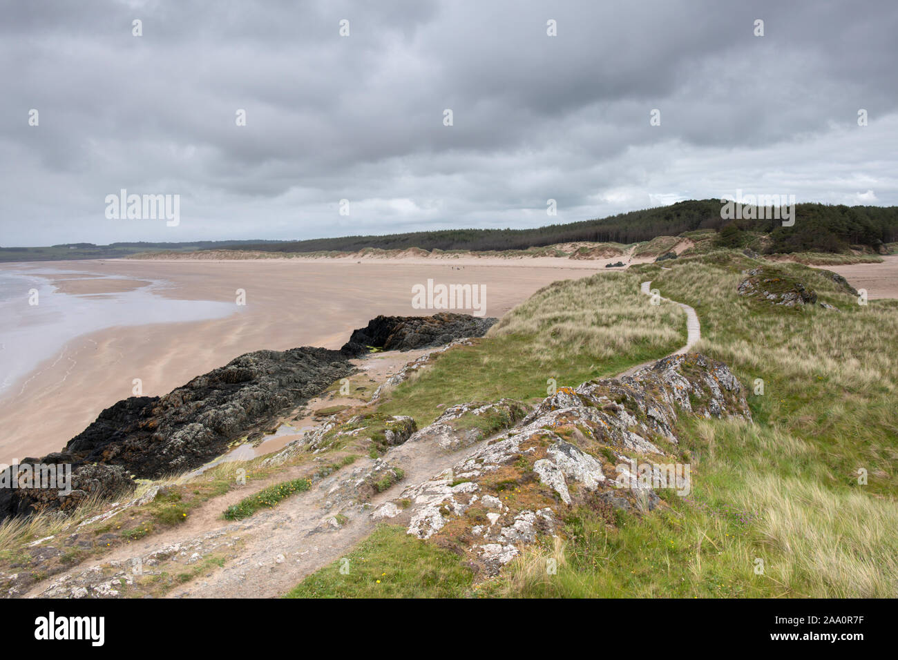 Pfad auf llanddwyn Island führt zu Whitby Warren, Anglesey, Nordwales Stockfoto