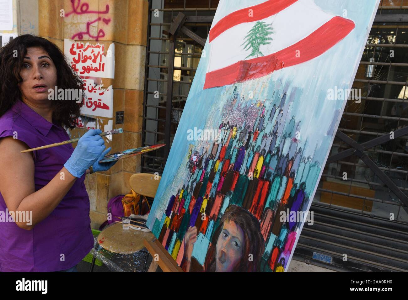 *** Streng KEINE VERKÄUFE IN DEN FRANZÖSISCHEN MEDIEN UND VERLAGE *** November 17, 2019 - Beirut, Libanon: die Demonstranten auf dem Platz der Märtyrer sammeln einen Monat seit Beginn der Libanesischen Revolution zu feiern. Stockfoto