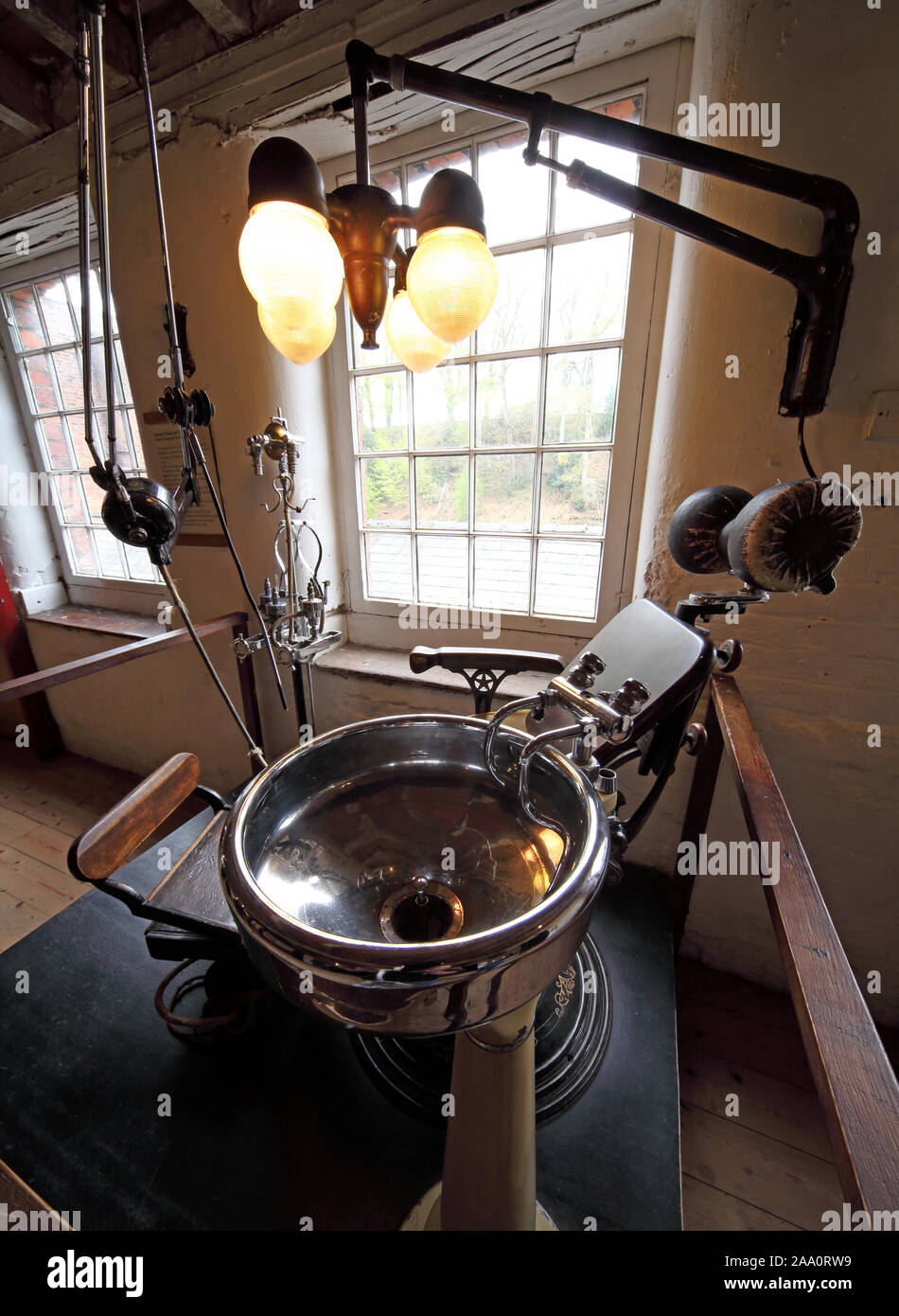 Viktorianische Zahnheilkunde und - Chirurgiegeräte - Angst vor dem Zahnarzt - pseudokrupp Stockfoto